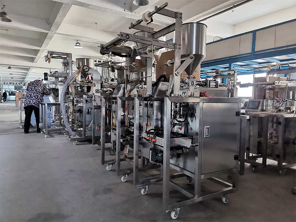 液体四边封包装机.jpg 液体四边封包装机.jpg