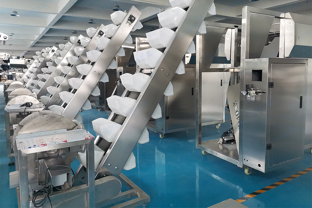 薄膜制袋的鲜土豆粉包装机采用人工称重与机器自动包装相结合 薄膜制袋的鲜土豆粉包装机采用人工称重与机器自动包装相结合