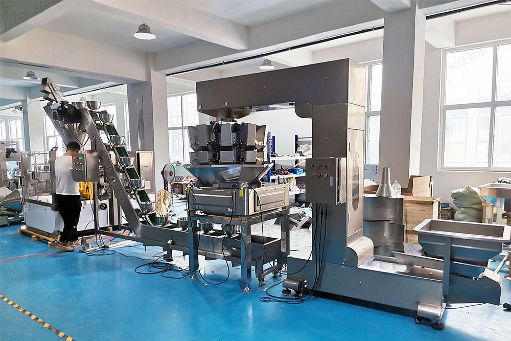 组合秤自动称重包装机是一种集成多斗组合称重与自动包装功能的自动化包装设备 组合秤自动称重包装机是一种集成多斗组合称重与自动包装功能的自动化包装设备