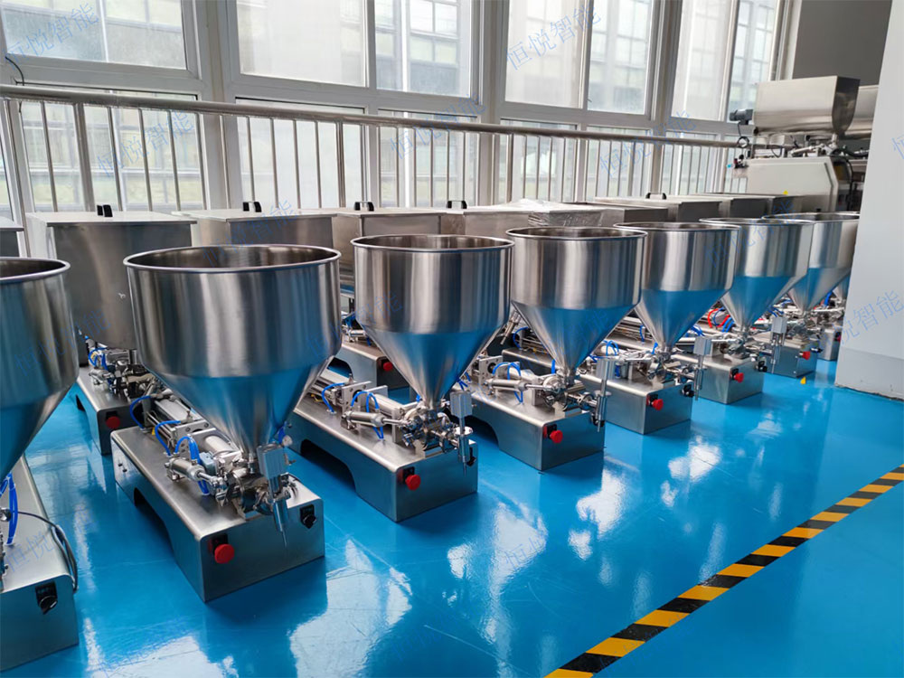 使用全自动液体包装机