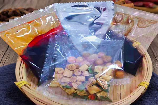 芝麻酱包、番茄酱包、骨汤料包可采用高汤酱料包装机